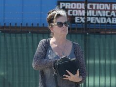 Ela era uma fuzileira espacial durona que estava pronta para atacar um predador Apex, agora ela está fazendo tarefas em Los Angeles… você consegue adivinhar quem?