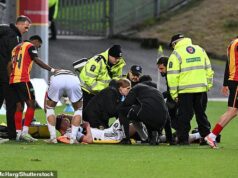 O jogador de futebol do Queen’s Park desloca o joelho em campo e tem uma espera agonizante de 10 horas antes que a ambulância chegue… à 1h