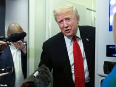 Trump diz que ‘se sente mal’ pela família real depois que Andrew foi destituído do título de príncipe por ligações com Epstein