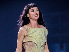 Katy Perry brilha em fantasias sensuais no palco na Itália enquanto ela se disfarça após as alegações selvagens do ex Diplo de que ele namorou a cantora E seu novo namorado, Justin Trudeau
