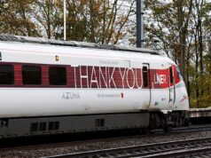 Secretário de Transportes elogia o trabalhador ferroviário ‘herói’ que salvou vidas ao tentar impedir o agressor com faca durante a agitação do trem: atualizações ao vivo