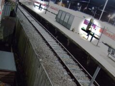 Herói da plataforma dois capturado em vídeo: momento em que o corajoso trabalhador ferroviário confrontou o ‘facador’ do trem de Huntingdon enquanto dizia aos passageiros para correrem