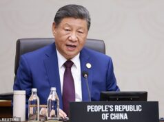 O presidente da China, Xi, foi pego esfaqueando Trump em um ataque brutal poucas horas após a cúpula histórica