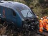 Dias de caos ferroviário pela frente depois que o deslizamento de terra em Cumbria descarrilou o trem e isolou a Escócia do noroeste da Inglaterra – enquanto os passageiros alertavam ‘não viaje’