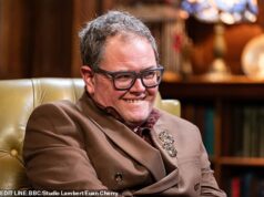 Alan Carr está assumindo a televisão! Estrela de Celebrity Traitors ‘caçada para o novo game show da BBC’ no momento em que sua sitcom de sucesso Changing Ends retorna à ITV para a terceira série