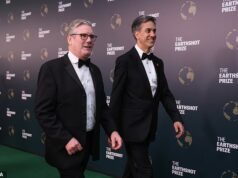 Só Keir para as cervejas? Starmer, Ed Miliband e Sadiq Khan vivem no Rio depois que o PM viaja 19.000 milhas por UM DIA na reunião climática da COP30… enquanto Trump, Índia e China ficam longe