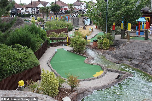 103783771-15283279-Police_were_called_to_Sidcup_Family_Golf_pictured_on_Sidcup_Bypa-a-2_1762955103457.jpg