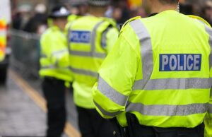 Os comissários da Polícia e do Crime serão abolidos pelo Trabalhismo na tentativa de reduzir a burocracia, com a supervisão do policiamento entregue aos conselhos e prefeitos