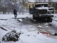 Após três invernos da guerra selvagem de Putin, o seu maltratado exército está a devorar-se. Conscritos mal treinados atirando em colegas recrutas, oficiais executando homens que desobedecem ordens – e tropas forçadas a lutar entre si até a morte: DAVID PATRIKARAKOS