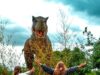 Tiranossauro irritado! Atração de dinossauros de jardim forçada a silenciar feras animatrônicas após reclamações sobre ‘guinchos e sons de buzina’