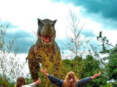 Tiranossauro irritado! Atração de dinossauros de jardim forçada a silenciar feras animatrônicas após reclamações sobre ‘guinchos e sons de buzina’