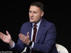 As áreas com as MAIORES esperas de A&E reveladas: Mais de 1.700 pacientes POR DIA são forçados a esperar pelo menos 12 horas nos departamentos de emergência, mas a lista de espera diminui (por enquanto, pelo menos)