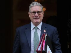 Keir Starmer inocenta seu chefe de gabinete sobre briefings ‘tóxicos’ que rotularam seus próprios parlamentares de ‘selvagens’, apesar dos crescentes apelos para que ele fosse demitido