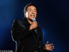 Smokey Robinson, 85, acusado de agressão sexual por um homem enquanto dois ex-trabalhadores entram em um processo explosivo