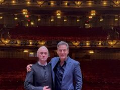 ‘Tão corajoso, tão orgulhoso’: Jason Isaacs, de Harry Potter, apoia o filho das telas, Tom Felton, enquanto eles desfrutam de uma reunião de Malfoy em um show da Broadway