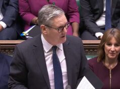 Starmer luta para se manter firme enquanto o parlamentar rebelde se oferece para abrir mão de seu assento no Commons para que Andy Burnham possa se tornar líder – com ’80 backbenchers atrás do desafiante’