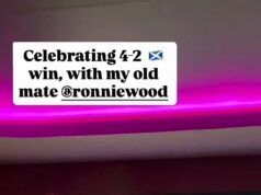 Rod Stewart enlouquece ao ver a Escócia se classificar para a Copa do Mundo com o amigo roqueiro dos Rolling Stones, Ronnie Wood