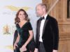 Kate está linda de verde! A princesa deslumbra em um vestido de veludo enquanto ela e o príncipe William chegam ao Royal Variety Performance repleto de estrelas