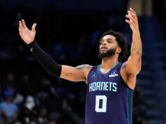 Hornets quebram sequência de derrotas com vitória por 111-100 sobre Bucks e Bridges marca 20