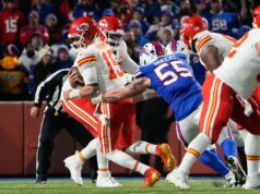 Bills DE Michael Hoecht rasga Aquiles na vitória contra Chiefs