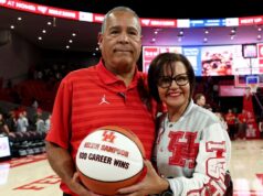 Kelvin Sampson vence o 800º jogo na vitória de Houston sobre Lehigh
