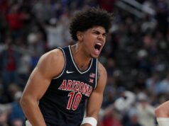 A temporada masculina 2025-26 começa com o Arizona derrotando a Flórida, mais