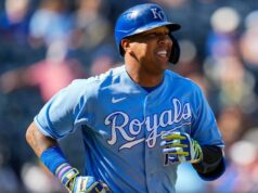 Salvador Perez concorda com um contrato de dois anos para permanecer com o Royals