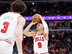 Bulls se recuperam de 24 a menos contra 76ers na batalha dos líderes do Leste