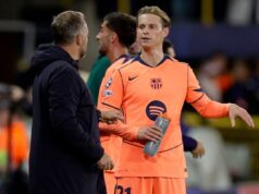 Hansi Flick dobra as táticas do Barcelona, ’nosso DNA’