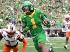 Fontes: Oregon WRs Moore, Bryant provavelmente fora contra USC