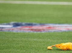 NFL pondera permitir que oficiais de replay joguem bandeiras