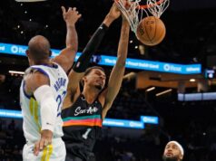 Wemby e Castle se divertem ao postar duplos triplos-duplos apesar da derrota