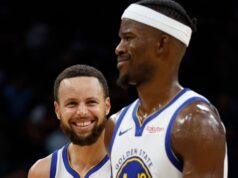 Warriors se reagrupam após derrota e vencem o 46 de Curry sobre o Spurs
