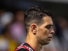 Oscar, ex-astro do Chelsea, pode se aposentar após problema cardíaco, dizem fontes