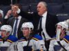 GM do Leafs apoia totalmente Craig Berube em meio a um começo difícil