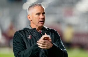 Florida State manterá o técnico Mike Norvell para a temporada de 2026