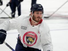 Matthew Tkachuk treina com os Panteras pela primeira vez nesta temporada