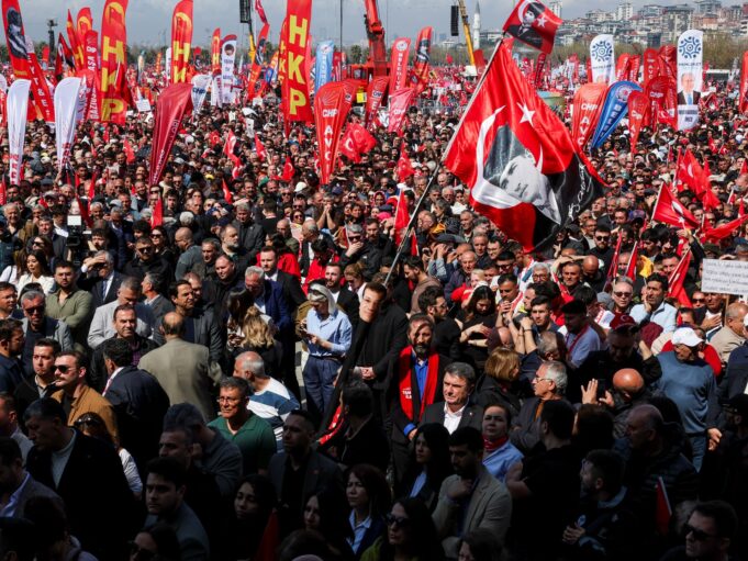2025-03-29T124738Z_705340849_RC20NDAL7XIL_RTRMADP_3_TURKEY-OPPOSITION-MAYOR-PROTESTS-1764240686.jpg
