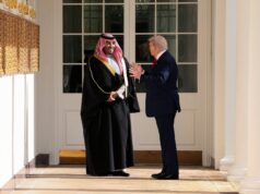 Trump cumprimenta MBS da Arábia Saudita com cerimônia suntuosa e sobrevôo militar | Donald Trump