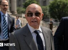 O bilionário britânico Joe Lewis recebeu perdão do presidente Trump