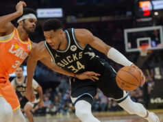 O técnico do Bucks, Doc Rivers, diz que espera que o lesionado Antetokounmpo perca ‘provavelmente duas semanas’