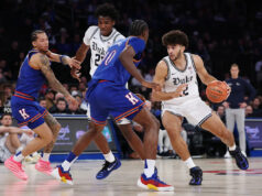 O número 24 do Kansas perde força sem Darrin Peterson enquanto Cameron Boozer leva o número 5 Duke à vitória na batalha de sangue azul