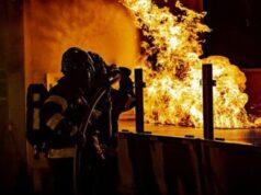 Sala do gerador de transformador no gabinete do prefeito do sul de Jacarta Incêndio, causa ainda sob investigação