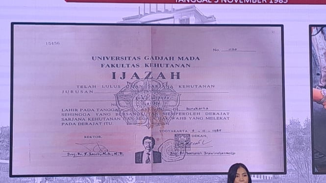 682f39ca5b2e9-bareskrim-polri-merilis-foto-copi-ijazah-jokowi_665_374.jpeg