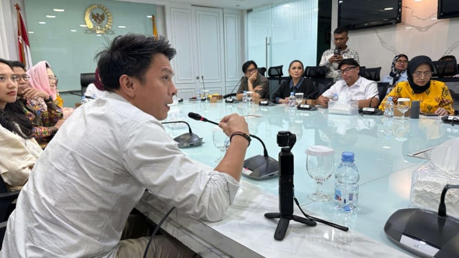 6908cc27999f1-musisi-audiensi-dengan-fraksi-partai-golkar-dpr-ri-terkait-royalti-musik_665_374.jpg
