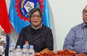 A história da irmã de Marsinah quando descobriu que sua irmã receberia o título de Herói Nacional