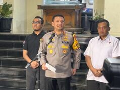 9 horas de polícia verificando e respondendo centenas de perguntas, Roy Suryo Cs finalmente vai para casa