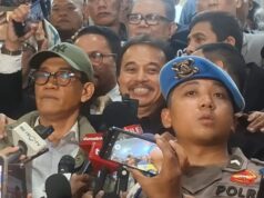 Roy Suryo dá uma declaração inesperada à polícia depois de não ser detido