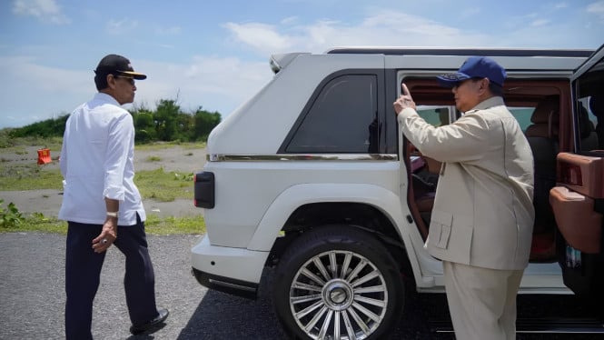 691da405cbf1e-momen-prabowo-satu-mobil-dengan-sri-sultan-hamengkubuwono_665_374.jpg