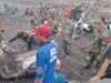 TNI age rapidamente para ajudar a evacuar residentes após a erupção do Semeru